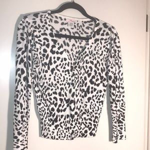 Lipstick Black/White Crop Sweater so cute!